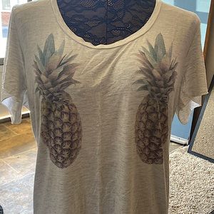 VS Pink super soft pineapple tee size L